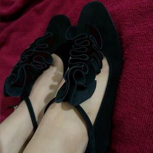 CECELIA NEW YORK Black Flats with Ruffle Detail
